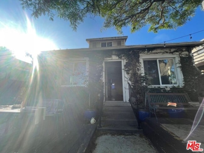Building Photo - 547 Brooks Ave