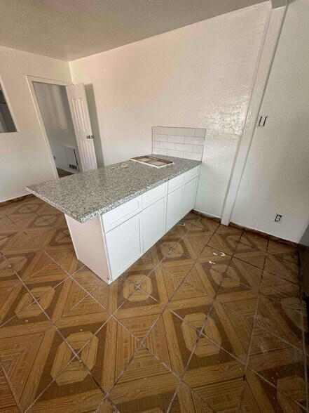 Building Photo - 7602 W Whitton Ave