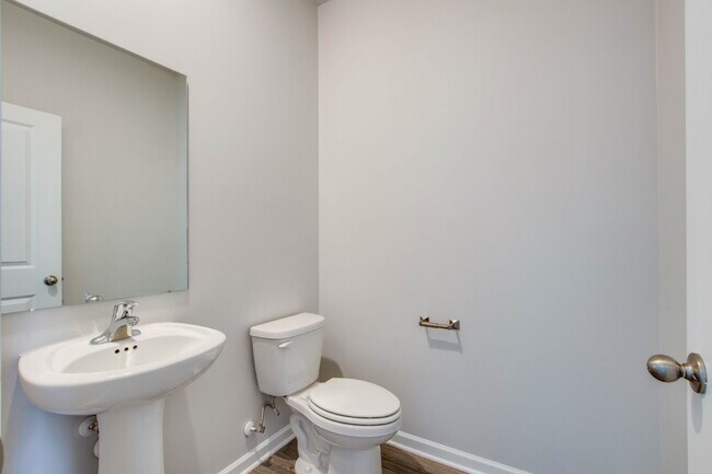 Building Photo - 2404 Alberto Dr