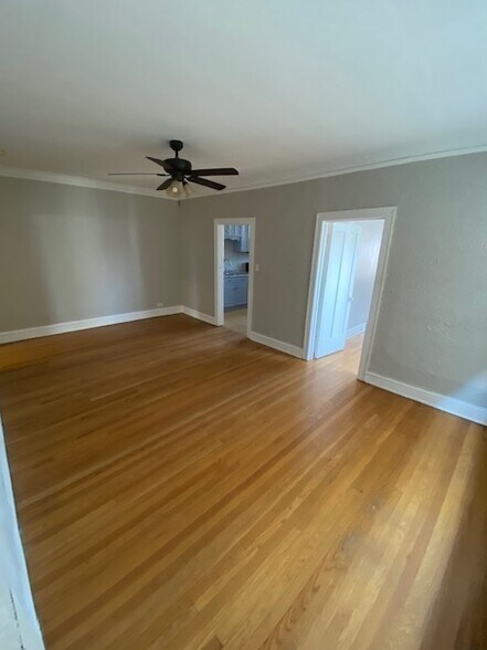 Building Photo - 1406 W Warner Ave