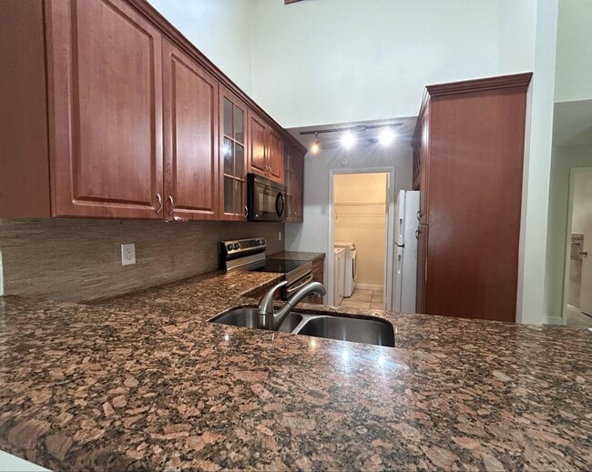 Building Photo - 4029 SW 68th Way