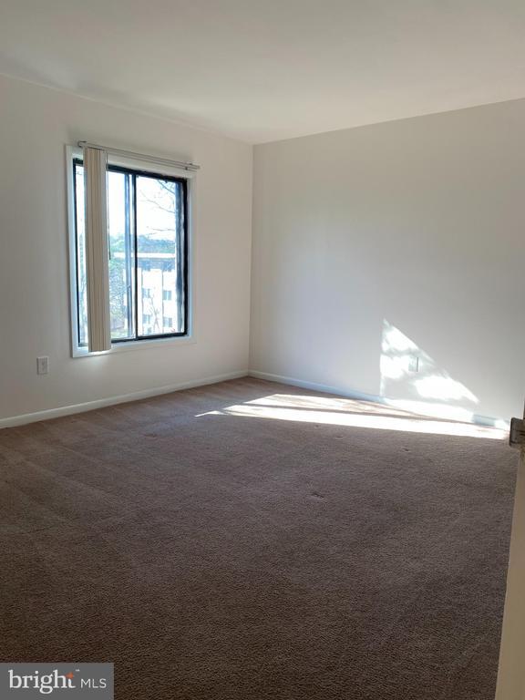 Building Photo - 6998 Hanover Pkwy