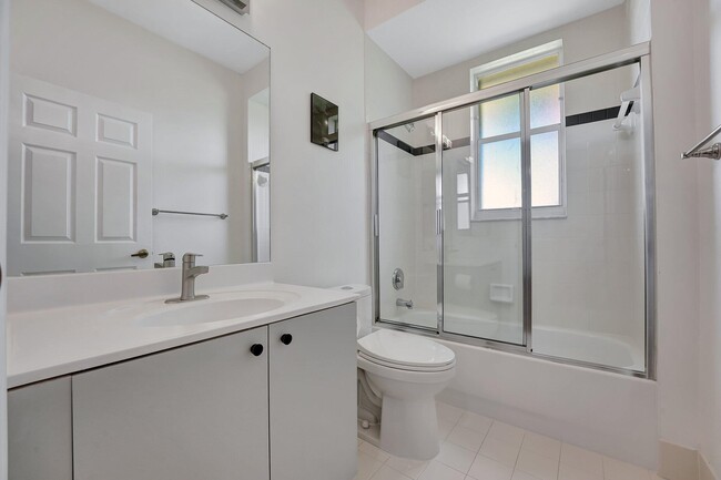 Building Photo - 5035 NW 57th Way