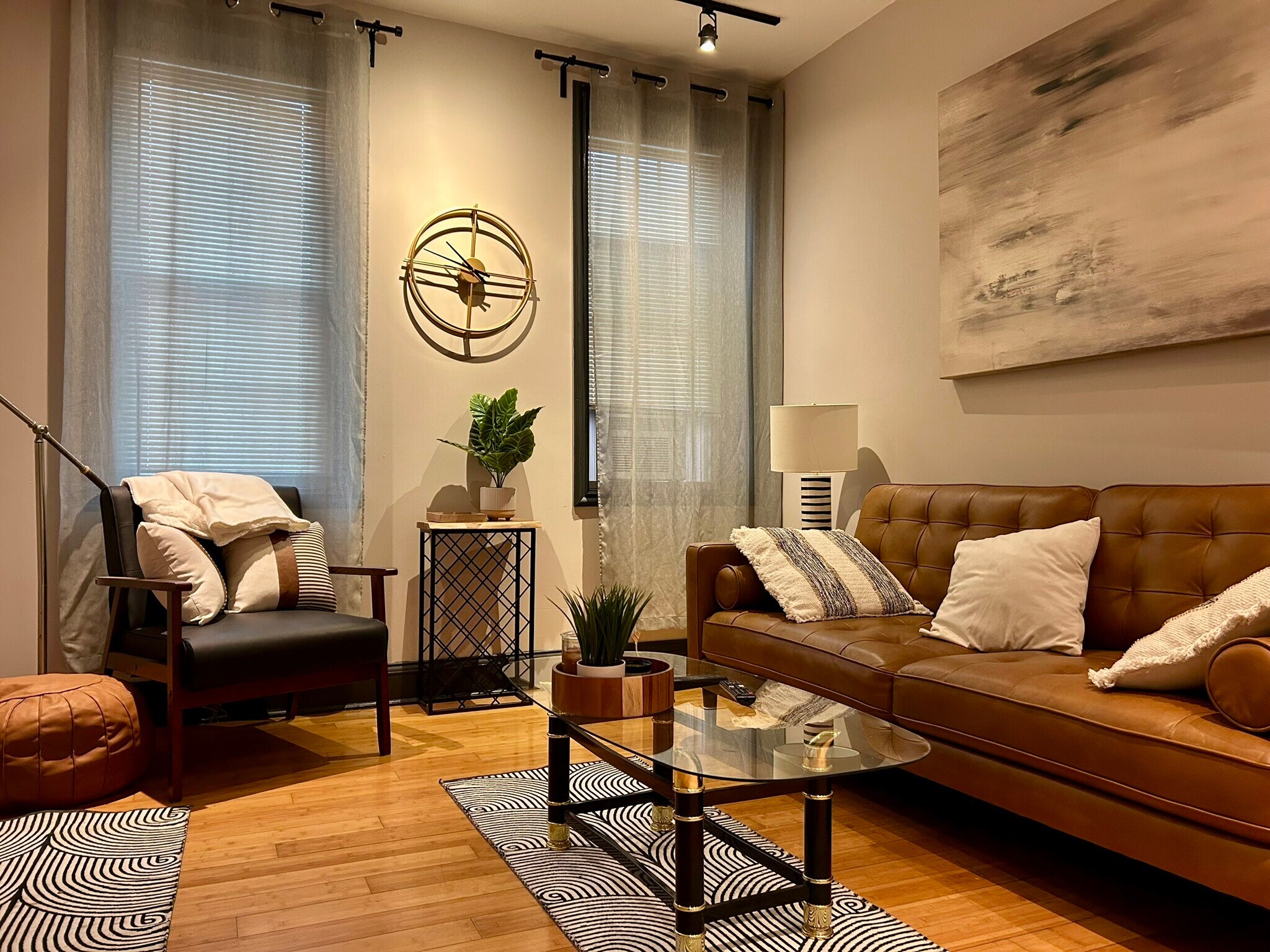 Building Photo - 225 E King St