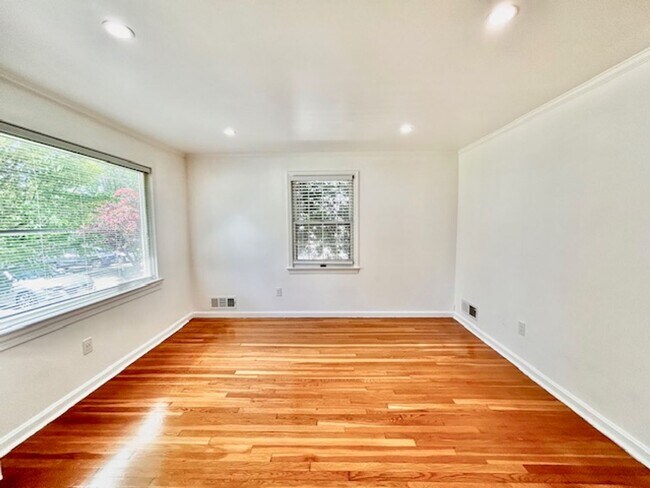 Building Photo - 1010 Kennon Ct