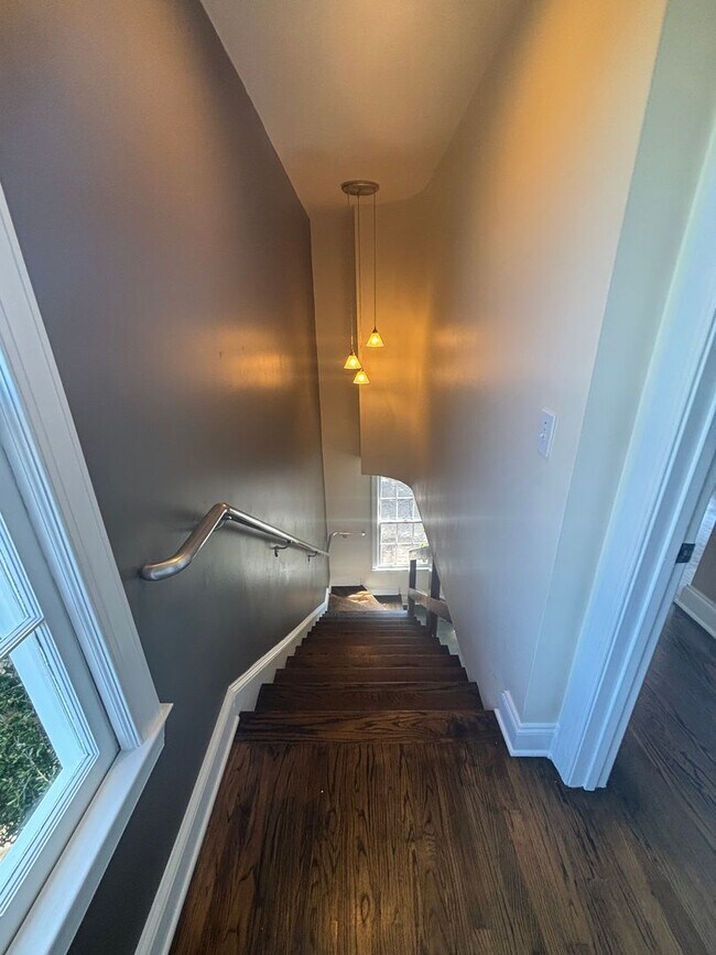 Building Photo - 2 Bedroom 2.5 Bathroom in The Charleston P...