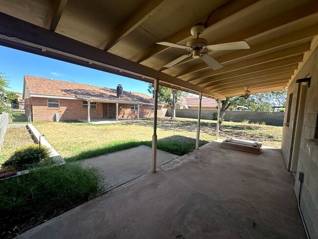 Building Photo - 3009 Bonham Ave