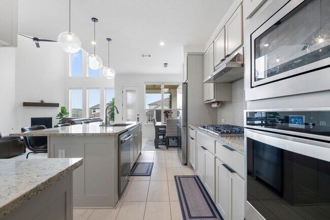 Building Photo - 920 Villa Rialto View