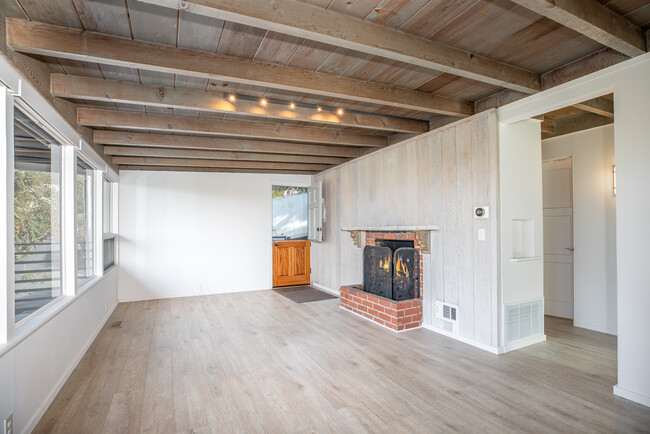 Beam ceilings - 699 Griffith Way