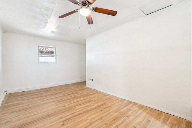 Building Photo - 1412 NE 38th St