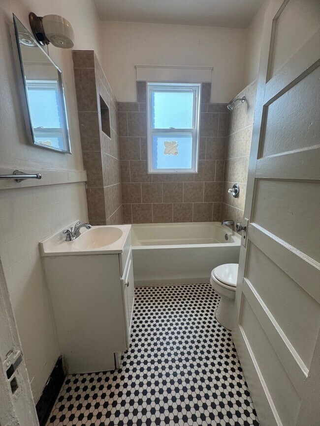 Building Photo - 624 Grier St