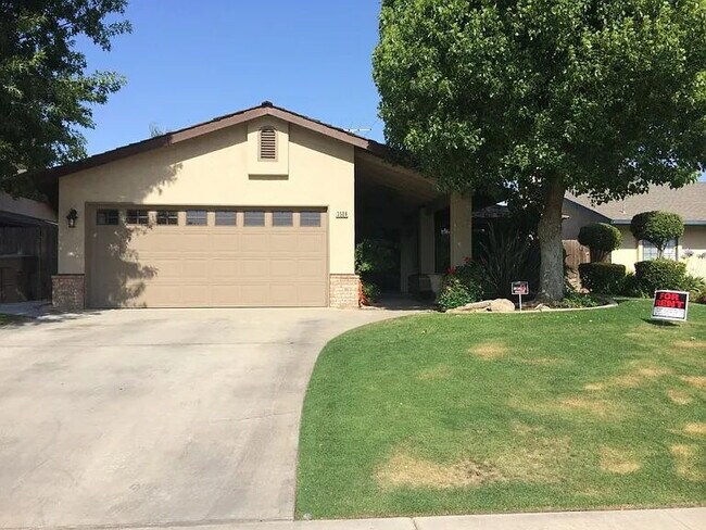 Building Photo - Beautiful home in Southwest Bakersfield- Near Stockdale High school ,Warren Jr High and Old river...