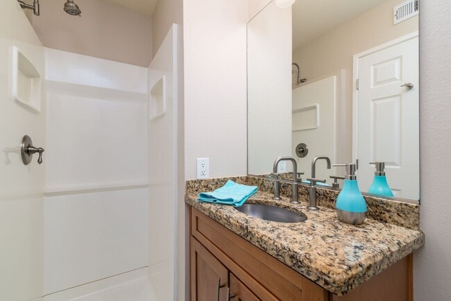 Building Photo - A beautiful Coranado II for Lease