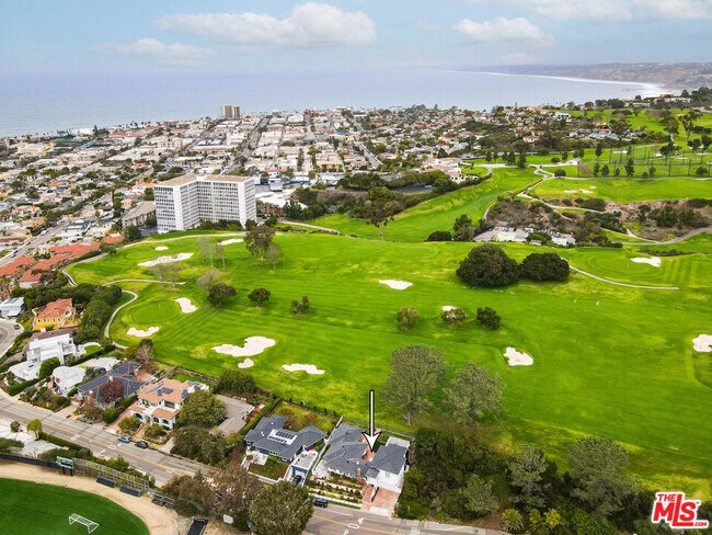 Building Photo - 1110 W Muirlands Dr