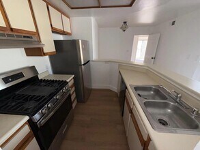 Building Photo - 1321 N Vista St