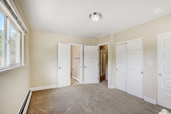 Building Photo - Spacious & Modern Home in Crestmoor Park!