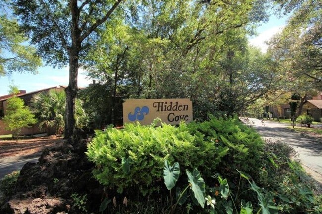 Building Photo - 5 Hidden Cove Cir