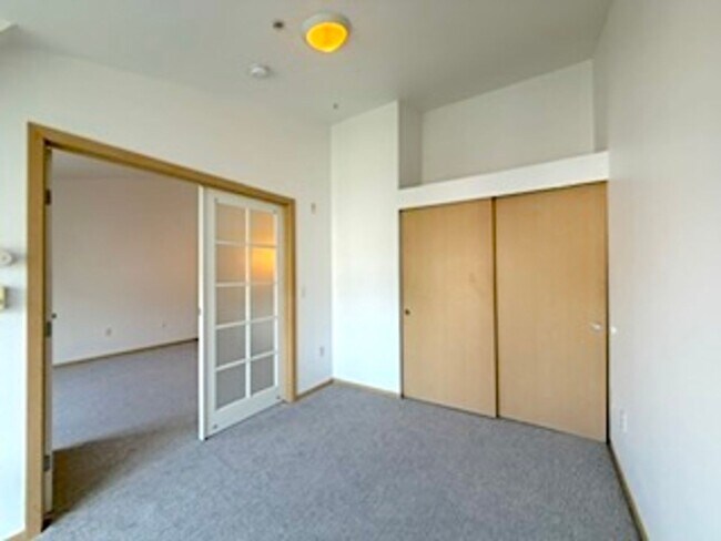 Building Photo - 812 5th Ave N