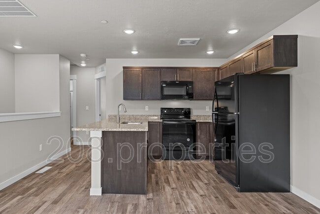 Building Photo - 435 2nd Ave N