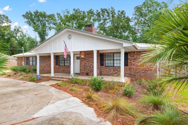 Primary Photo - Gorgeous 4/2 Renovated Home in the Heart o...