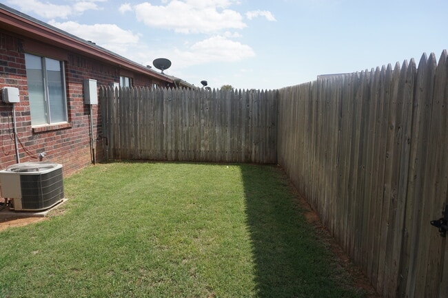 Building Photo - 412 Kline Ave