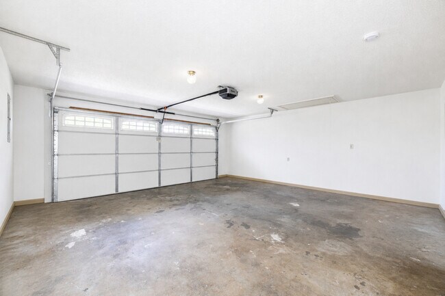 Building Photo - 317 Headrickview Dr