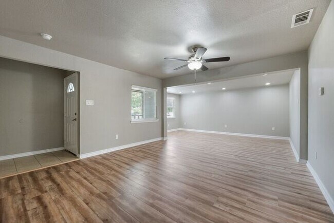 Building Photo - Recently Renovated Property in Hurst