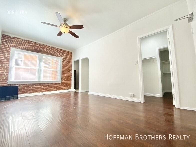 Building Photo - 200 S Kenmore Ave