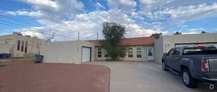 Building Photo - 10712 Ivanhoe Dr