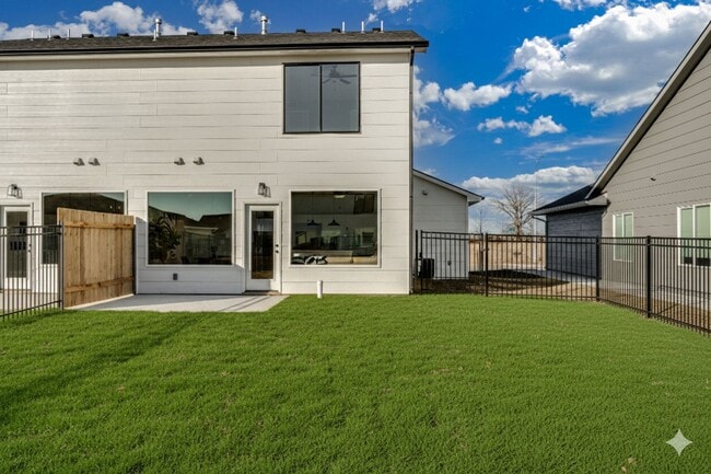 Building Photo - Pineway Tracy Plan