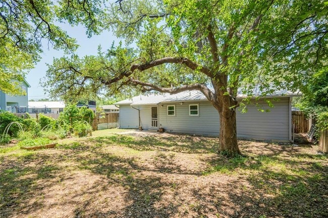 Building Photo - 1707 Overhill Dr