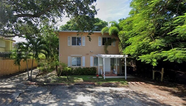 Building Photo - 115 NE 14th Ave