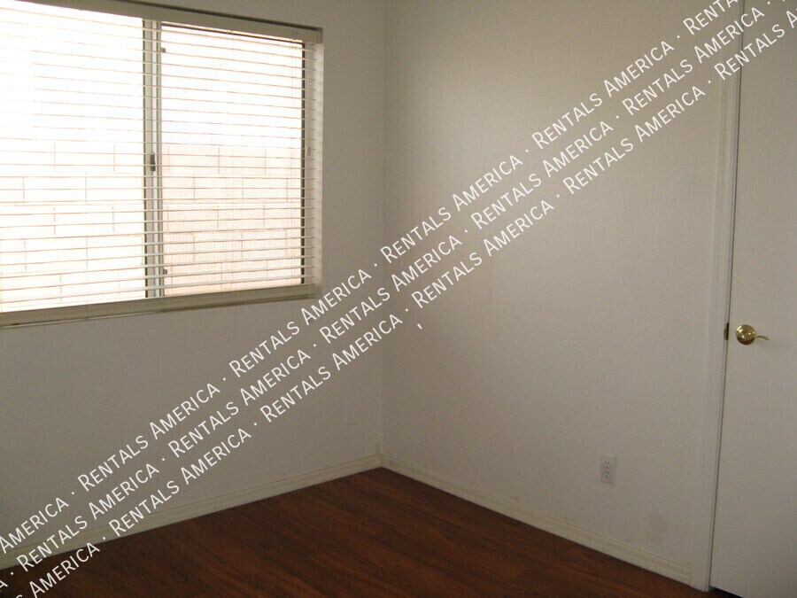 Building Photo - 8536 W Dahlia Dr