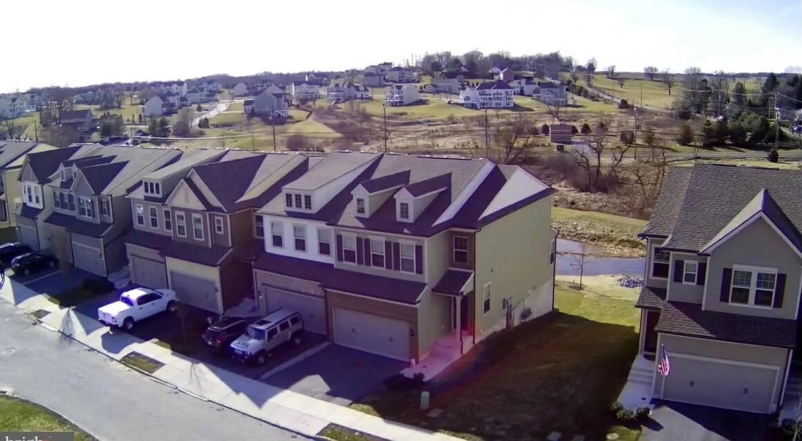 Building Photo - 49 Locks Farm Ln