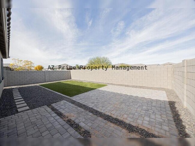 Building Photo - 43606 Juniper Ave