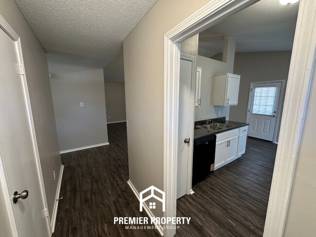 Building Photo - Newly Renovated 3BR/2BA in 38141 | Vaulted Ceilings, Fireplace & Fenced Yard