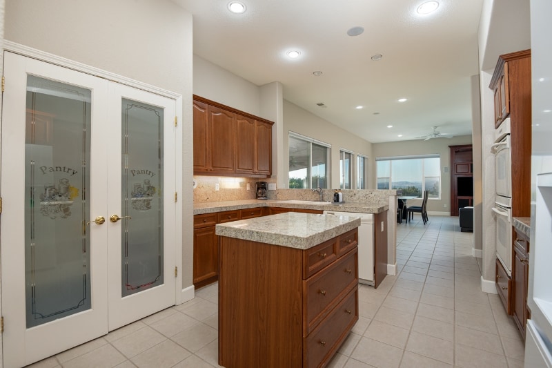 Building Photo - 543 S Elk River Ct
