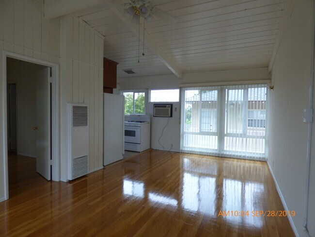 Living Room/Dining - 245 1/2 S Church Ln