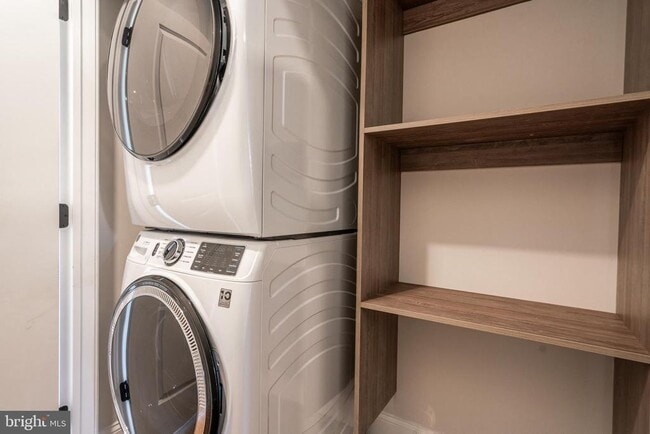 Building Photo - 4094 LESLIE Ln