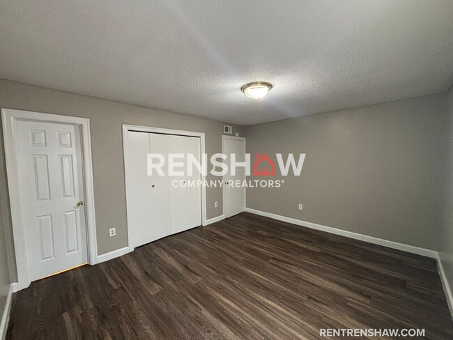 Building Photo - 3212 13 Colony Mall