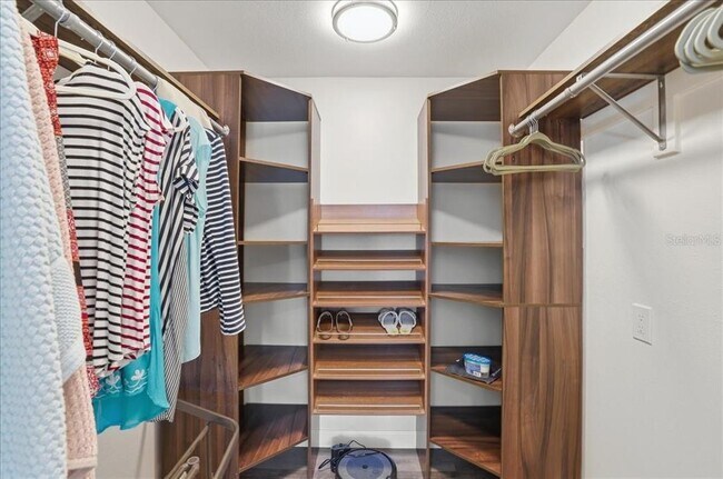 Building Photo - 7300 Sun Island Dr S