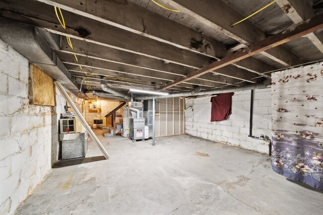 Building Photo - Stunning 3 Bedroom home in Greensburg Avai...