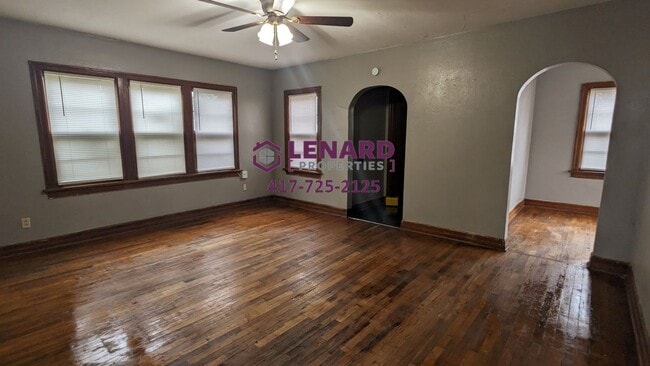 Building Photo - Cozy 2 Bedroom Home!