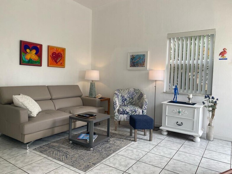 Building Photo - 4532 Bougainvilla Dr