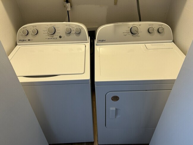 Building Photo - 3615 N Crestview Dr NW