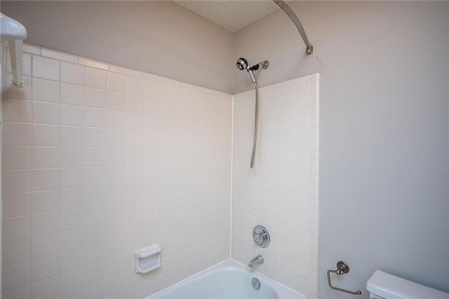 Building Photo - 26202 Plantation Dr NE