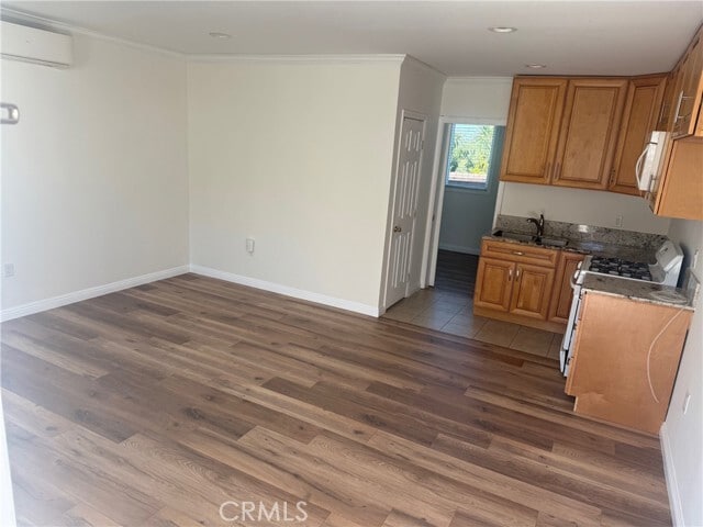 Building Photo - 8339 Valecrest Dr