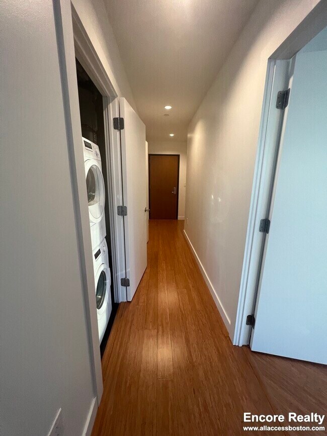 Building Photo - 120 Kingston St