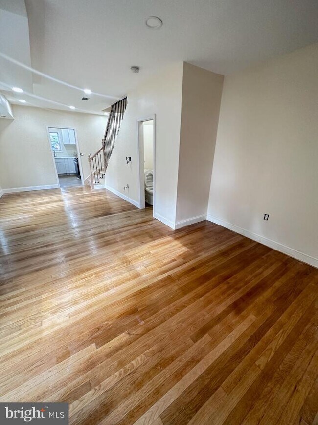 Building Photo - 302 RALEIGH # A St