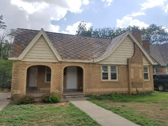Primary Photo - 2421 22nd St